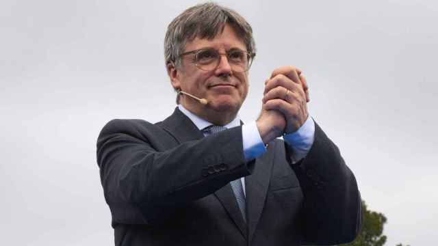 El expresidente de la Generalitat y candidato de Junts a las elecciones catalanas, Carles Puigdemont, durante un acto político en Elna (Francia)