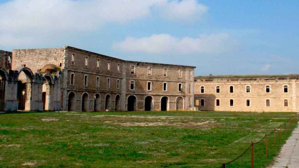 Patio del Castillo de Sant Ferran