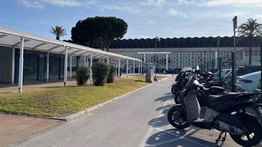 L’aparcament per motocicletes a l’aeroport de Barcelona