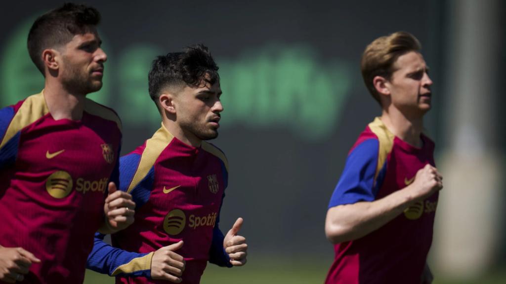Sergi Roberto, Pedri y Frenkie de Jong se entrenan antes del Cádiz-Barça