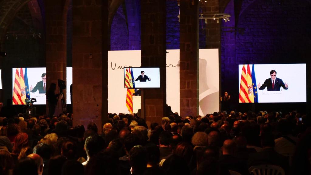 Illa, en la conferencia 'Unir y servir', ante un auditorio abarrotado