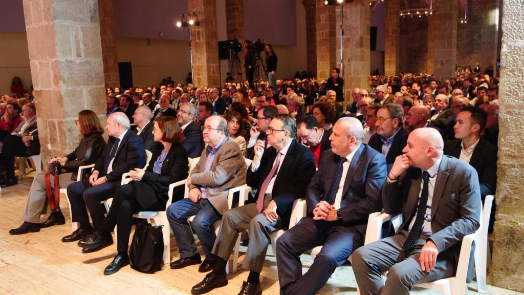 El expresidente catalán José Montilla; la secretaria de Estado de Cooperación Internacional, Eva Granados; el exalcalde de Barcelona Narcís Serra y los exministros Miquel Iceta y Raquel Sánchez, entre los asistentes