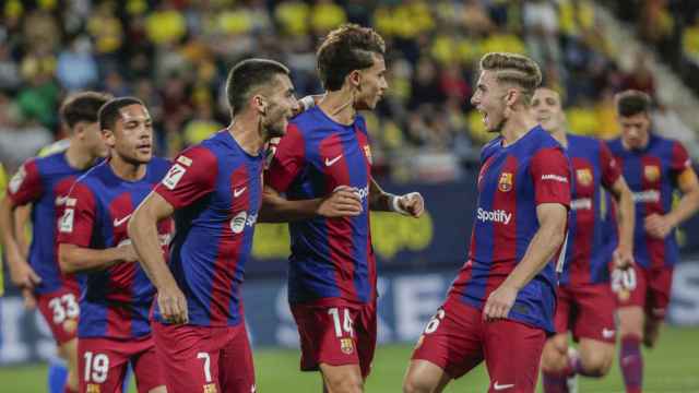 Los jugadores del Barça celebran el gol de Joao Félix contra el Cádiz