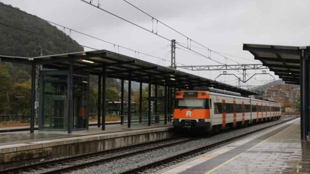 Imagen de un convoy de la Línea R4 de Rodalies, la afectada hoy