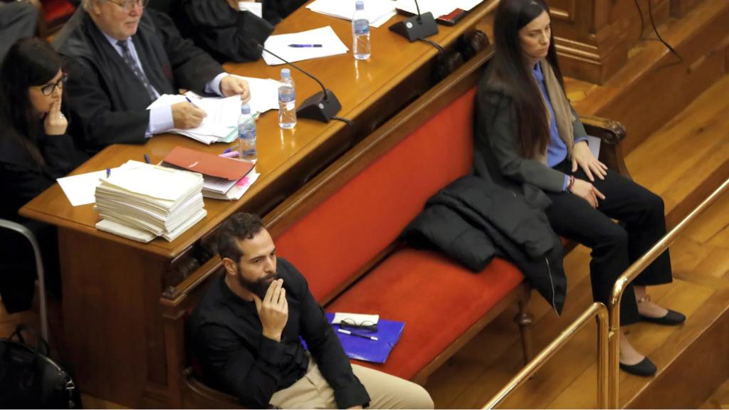 Rosa Peral (d) i Albert López (i), els dos agents de la Guàrdia Urbana de Barcelona acusats de matar un company