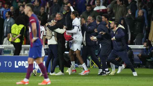 La celebración de Luis Enrique delante de la afición del Barça en Montjuïc