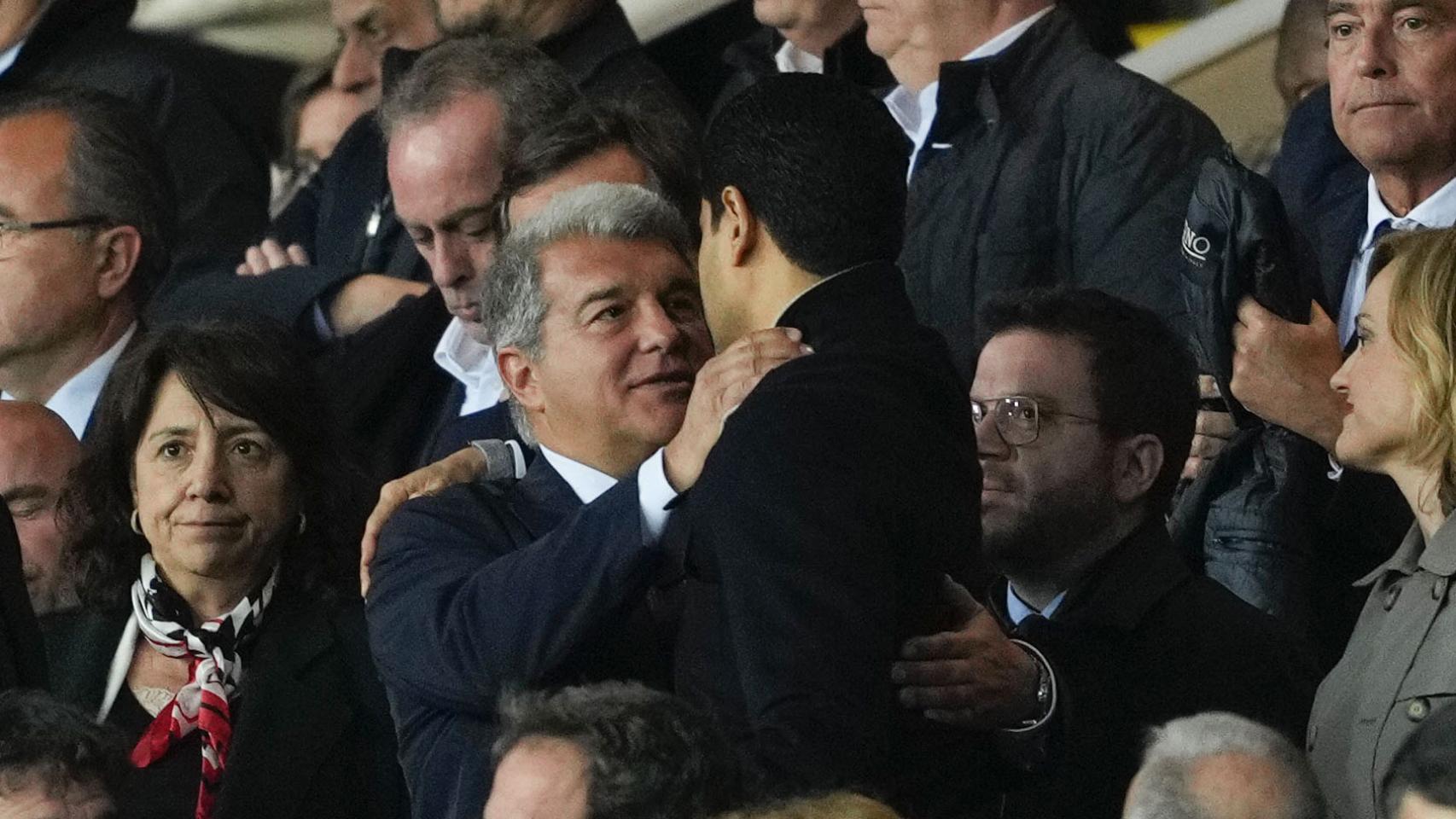 Joan Laporta y Nasser Al-Khelaifi, tras la victoria del PSG en Montjuïc