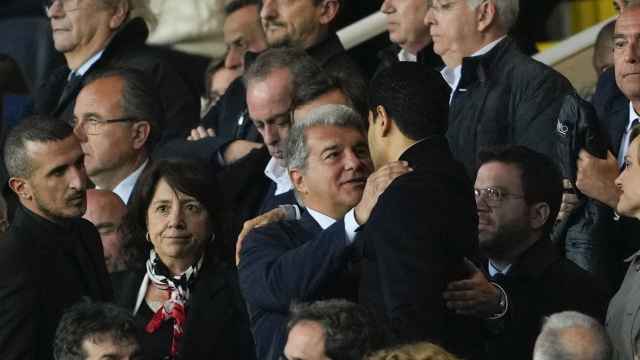 Joan Laporta y Nasser Al-Khelaifi, tras la victoria del PSG en Montjuïc
