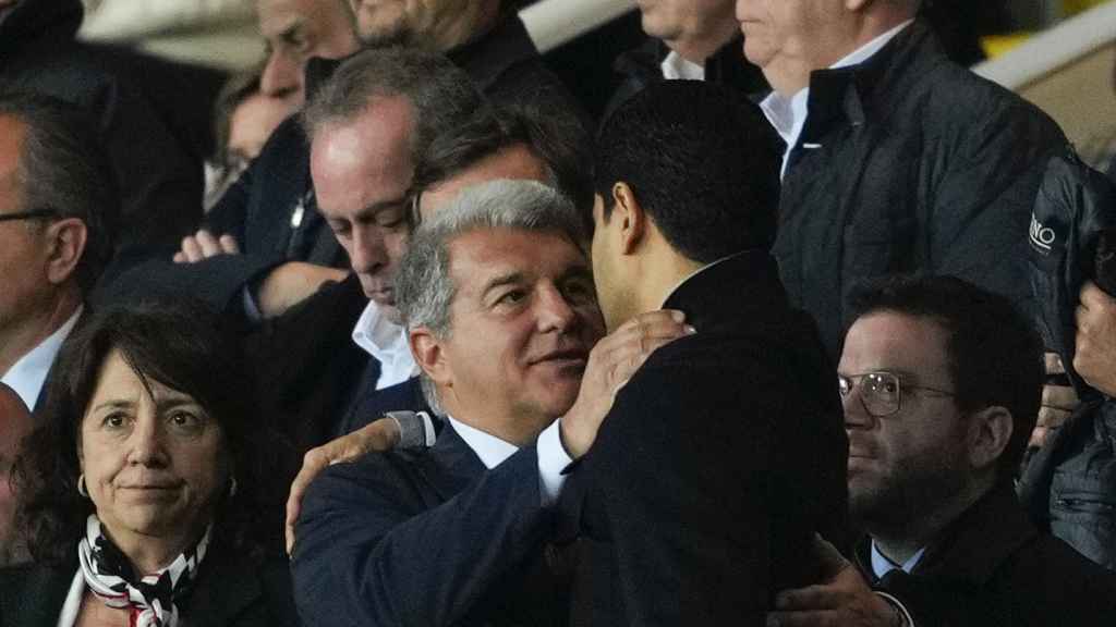 Joan Laporta y Nasser Al-Khelaifi, tras la victoria del PSG en Montjuïc