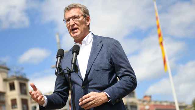 El presidente del PP, Alberto Núñez Feijóo, interviene tras su reunión con la Federació d'Hostaleria i Turisme de les Comarques de Girona