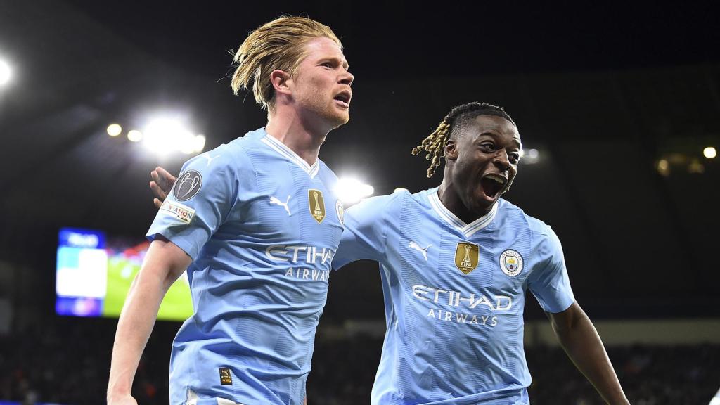 De Bruyne festeja con Doku su gol anotado contra el Real Madrid