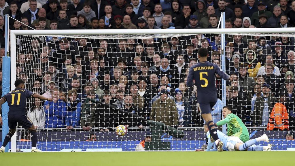Rodrygo aprovecha el rebote de Ederson para marcar un gol contra el City