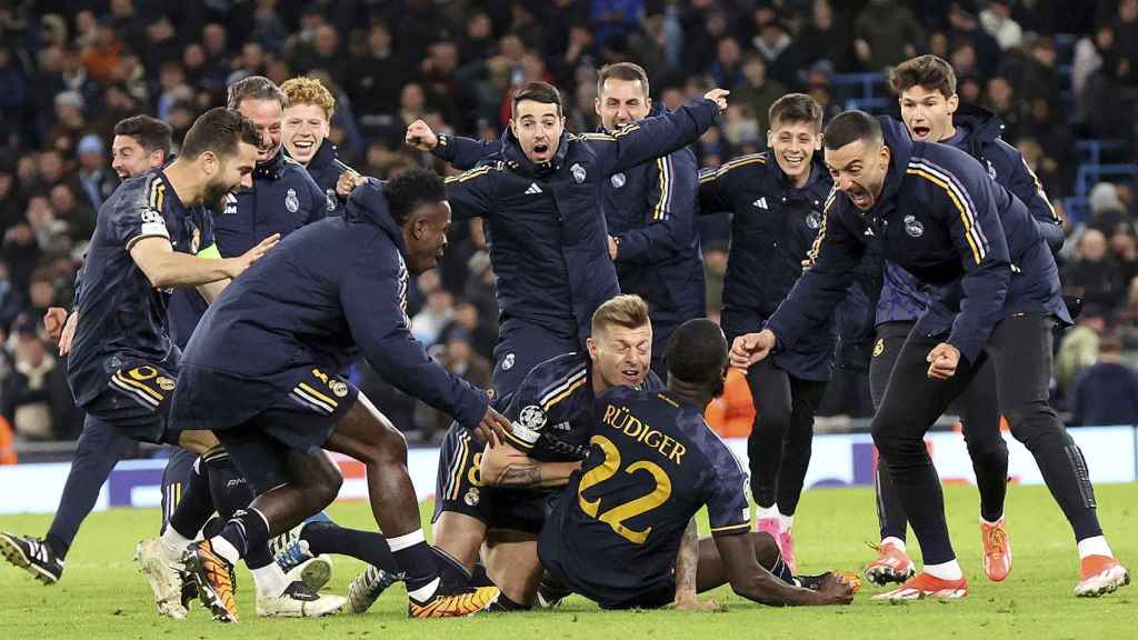 Los jugadores del Real Madrid celebran el tanto de Rudiger en la tanda de penaltis contra el City