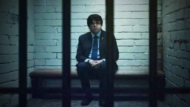 El candidato de Junts, Carles Puigdemont, en un espot de campaña de CS generado con IA