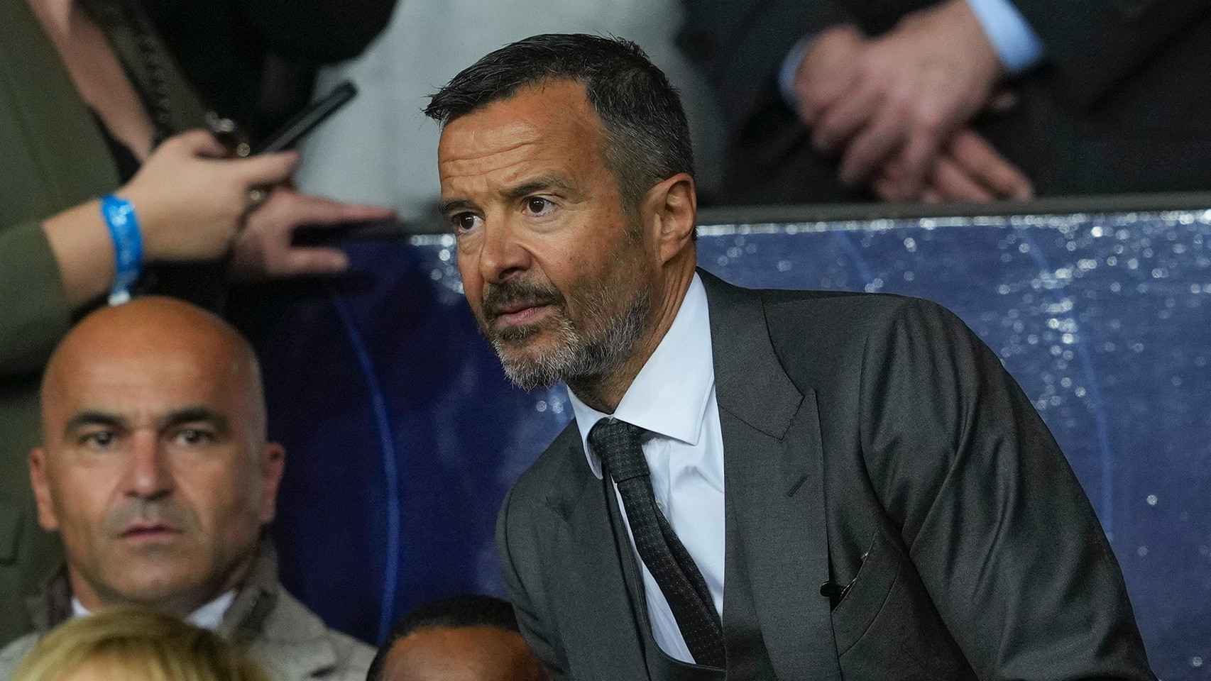 Jorge Mendes, en el palco de Montjuïc, viendo el Barça-PSG de Champions League