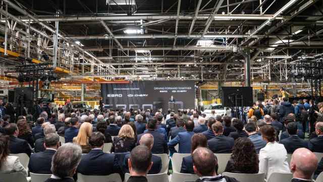 El acto de firma del acuerdo para que Ebro y Chery produzcan en la antigua fábrica de Nissan en la Zona Franca
