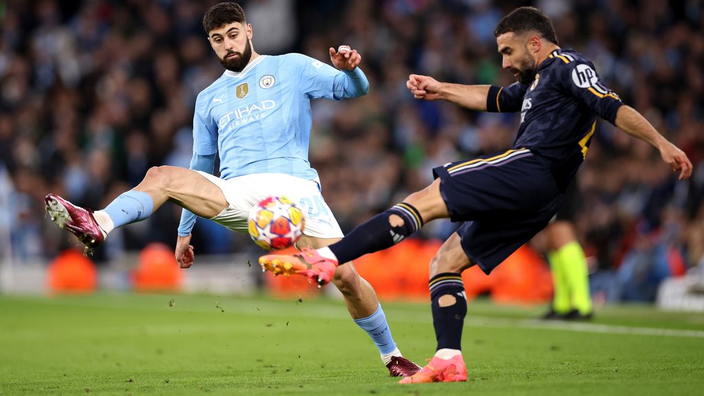 Dani Carvajal, cobert per Josko Gvardiol en el Manchester City-Real Madrid