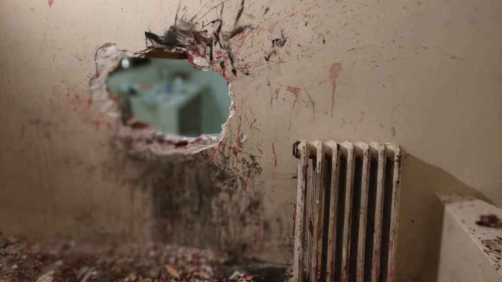 Imagen de cómo quedó la celda de la prisión de Ponent (Lleida) después de que un interno abriera un agujero