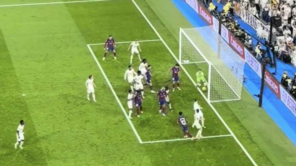 Imatge del gol fantasma de Lamine Yamal al Santiago Bernabéu