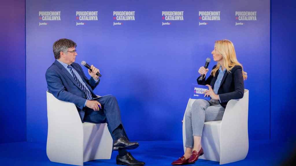 Carles Puigdemont, con la número dos de la lista, Anna Navarro