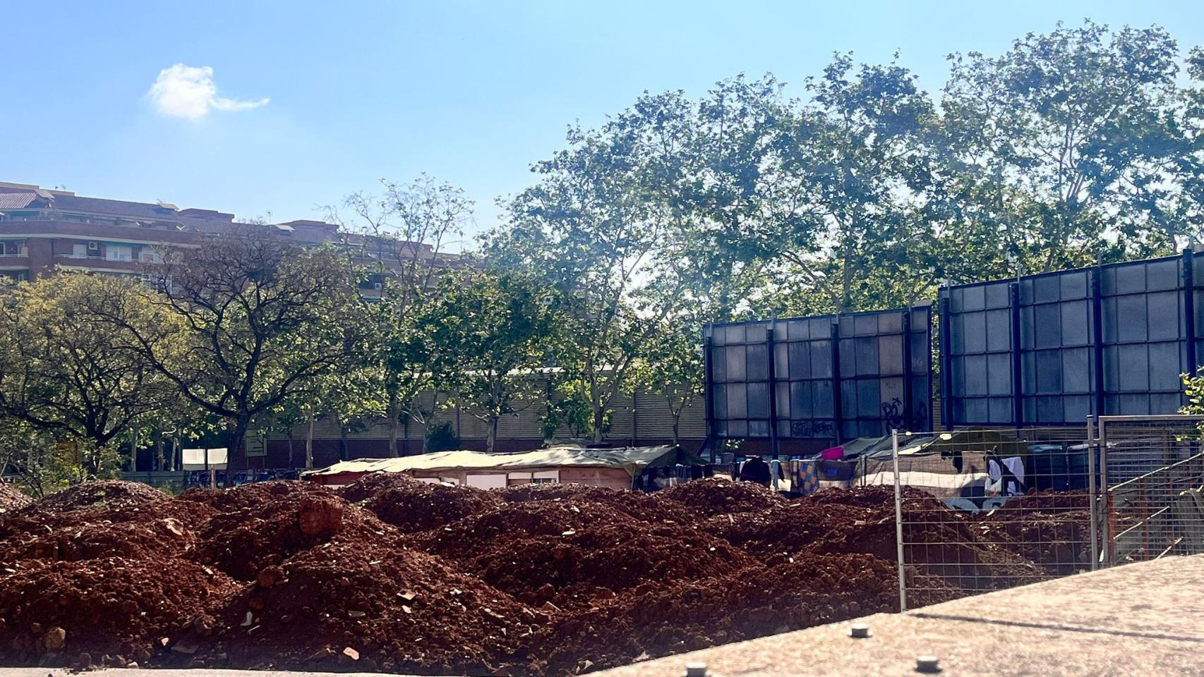 Algunas de las chabolas levantadas alrededor de las obras de La Sagrera