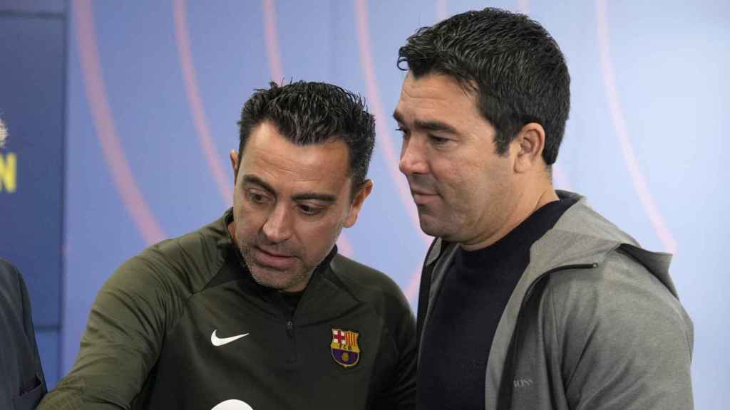 Xavi Hernández y Deco, antes de una rueda de prensa en la Ciutat Esportiva
