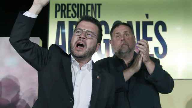 El presidente de la Generalitat y candidato a la reeleción, Pere Aragonés, acompañado por Oriol Junqueras