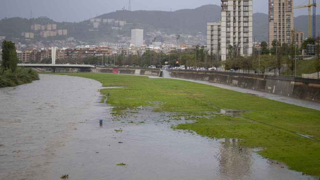 Crecida del río Besòs tras las lluvias del martes