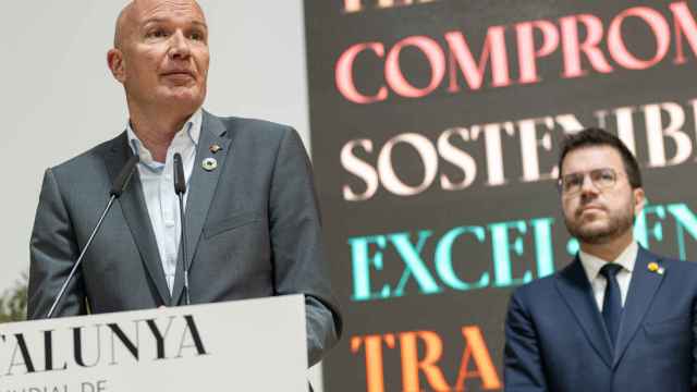 El conseller de Acción Climática, David Mascort (i), junto al presidente de la Generalitat, Pere Aragonès (d),