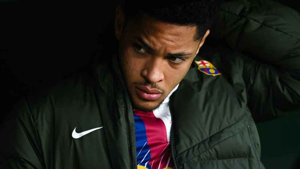 Vitor Roque, a la banqueta del Barça