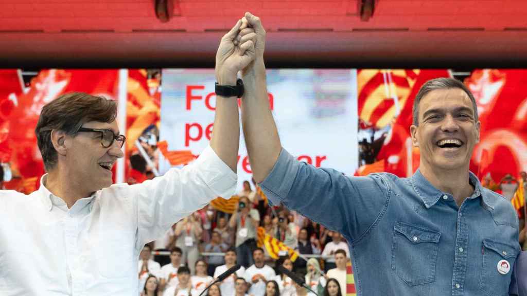 El candidato del PSC, Salvador Illa, y el presidente del Gobierno, Pedro Sánchez