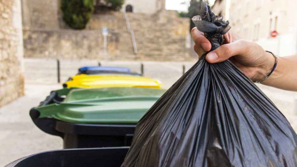 Contenedores de basura, en una imagen de archivo