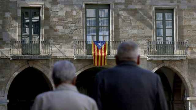 Bandera estelada en un edificio público en una imagen de archivo