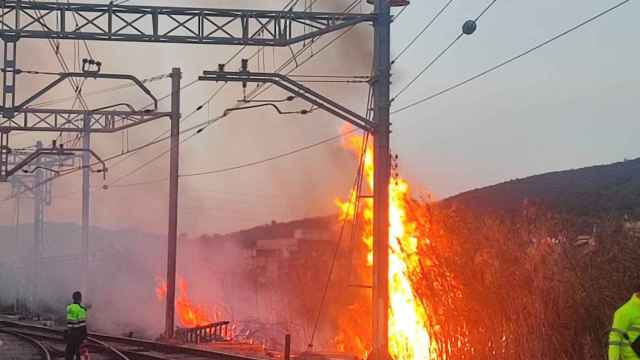 Incendio en las cercanías de Montcada Bifurcación por un robo de cable coincidiendo con las elecciones catalanas del 12M