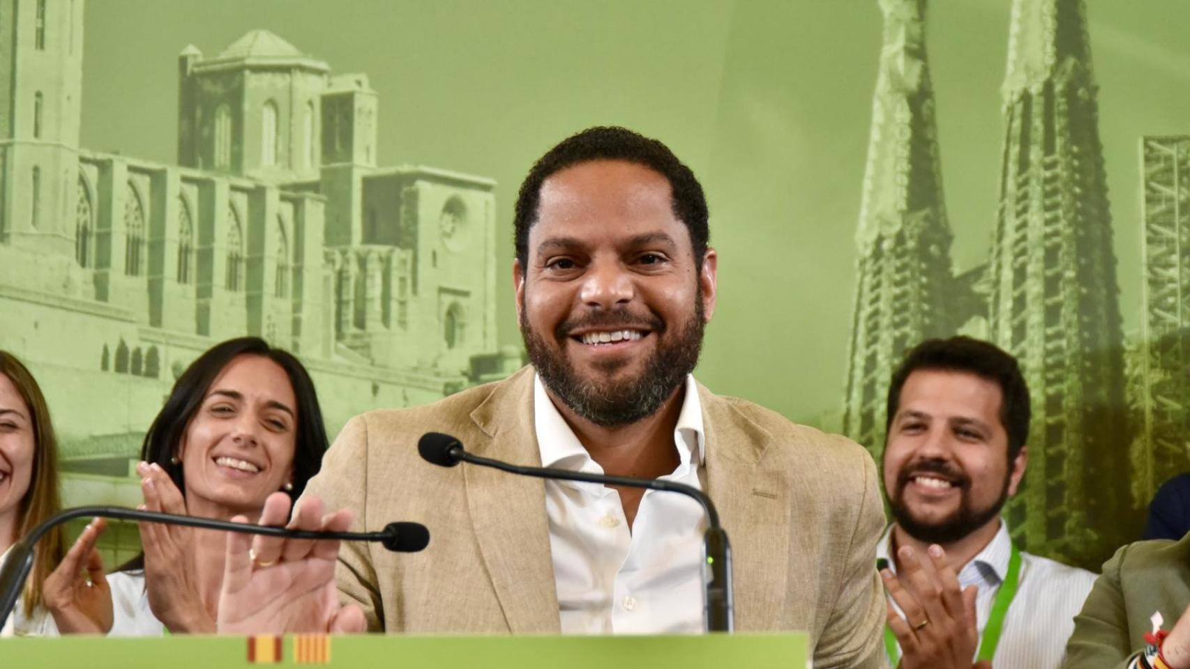 El candidato de Vox a la Generalitat de Cataluña, Ignacio Garriga, tras votar en el Centro Cívico Villa Florida este domingo