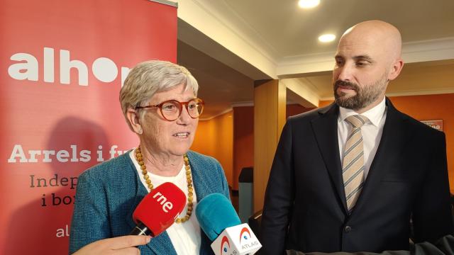 Clara Ponsatí y Jordi Graupera, tras el acto de presentación del partido, el 23 de abril de 2024