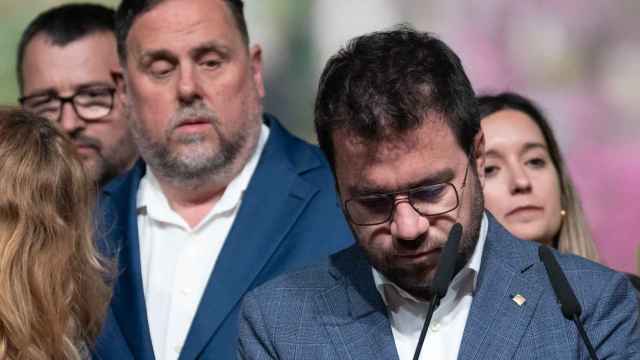 Oriol Junqueras, presidente de ERC, con Pere Aragonès el domingo