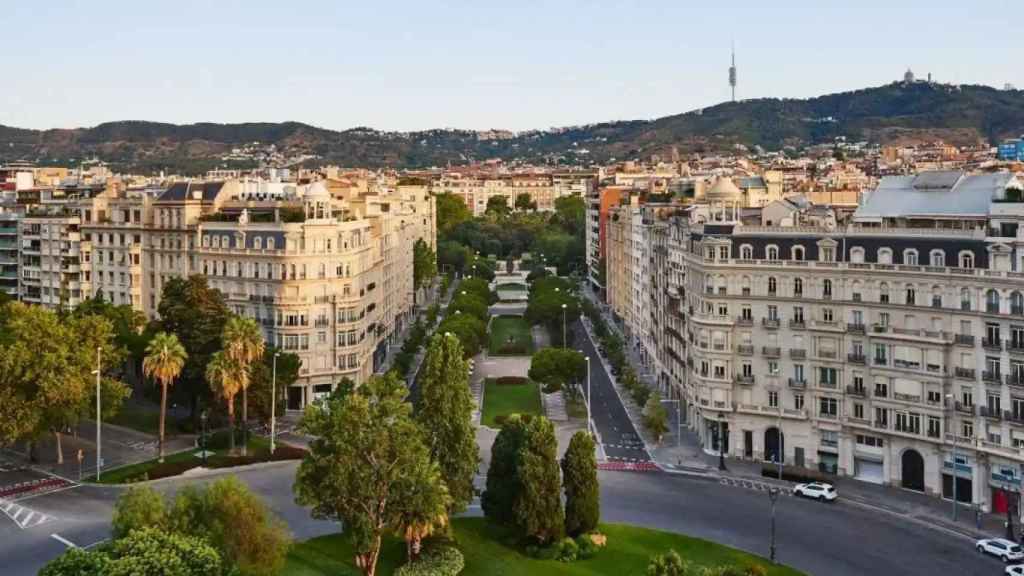 Imagen de la plaza Francesc Macià, epicentro de la zona alta de Barcelona