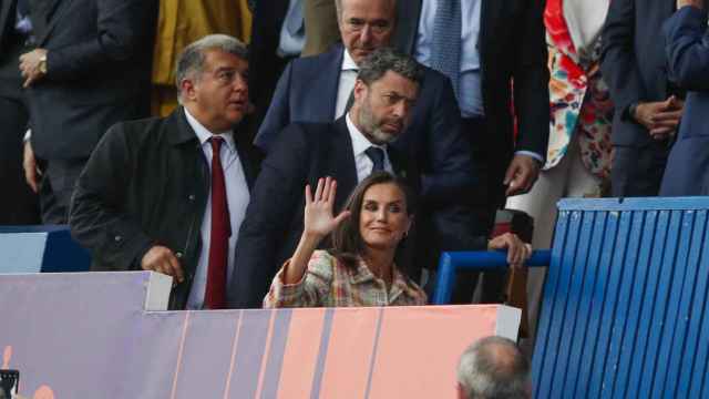 La Reina Letizia, junto a Joan Laporta, en la final de la Copa de la Reina