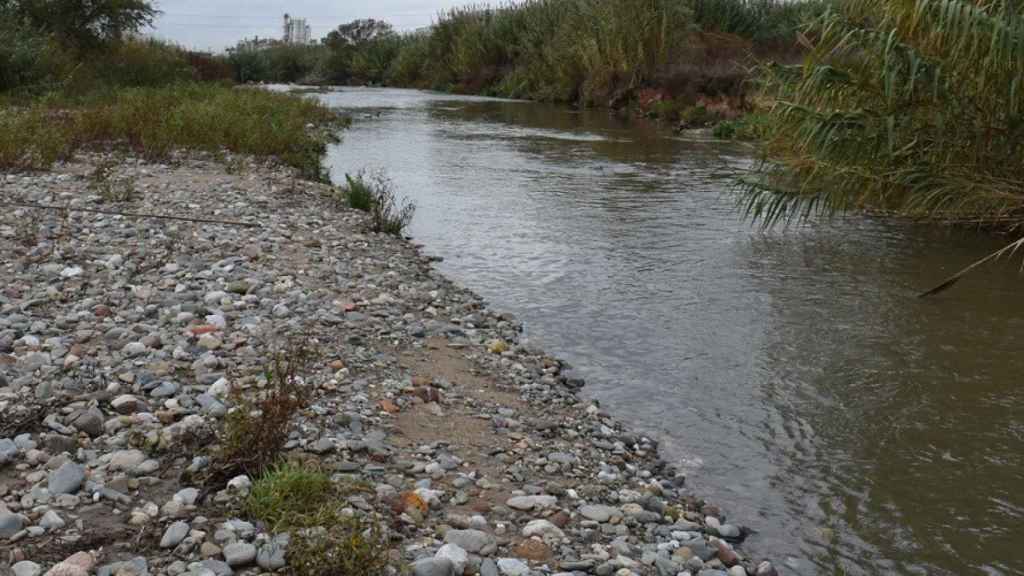 El río Besòs a su paso por Montornès del Vallès (Barcelona)