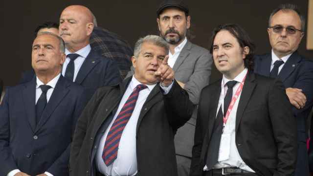 Joan Laporta, en el palco de Montjuïc, durante el Barça-Rayo