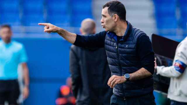 Rafa Márquez dirige a los jugadores del Barça B contra el Lugo