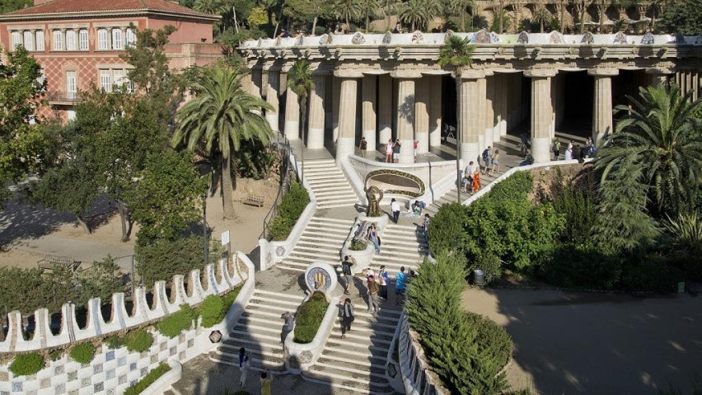Imagen de la escalinata del Park Güell de Barcelona