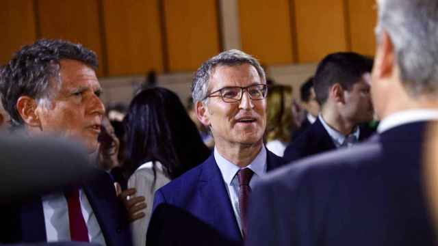 El líder del PP y de la oposición, Alberto Núñez Feijóo, junto al empresariado del Círculo de Economía