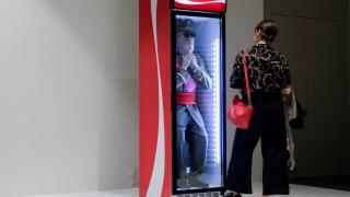 Una persona observa la obra 'Always Franco', de Eugenio Merino, en el Museo del Arte Prohibido EFE/Quique García