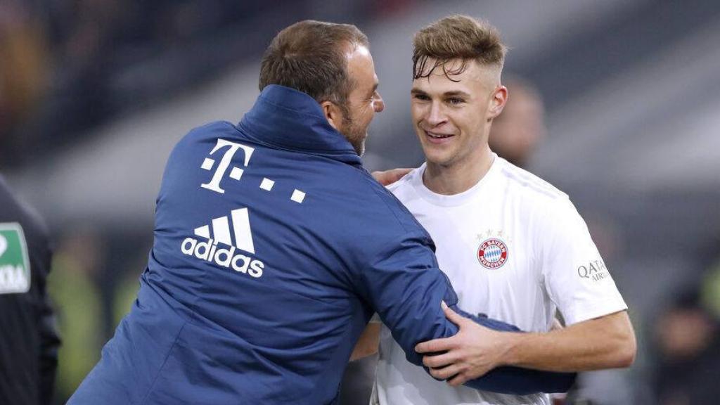 Hansi Flick y Joshua Kimmich en un entrenamiento del Bayern de Múnich