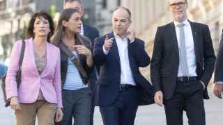 Los diputados de Junts Pilar Calvo; Miriam Nogueras; Jordi Turull y Josep Maria Cruset a su llegada al pleno en el Congreso