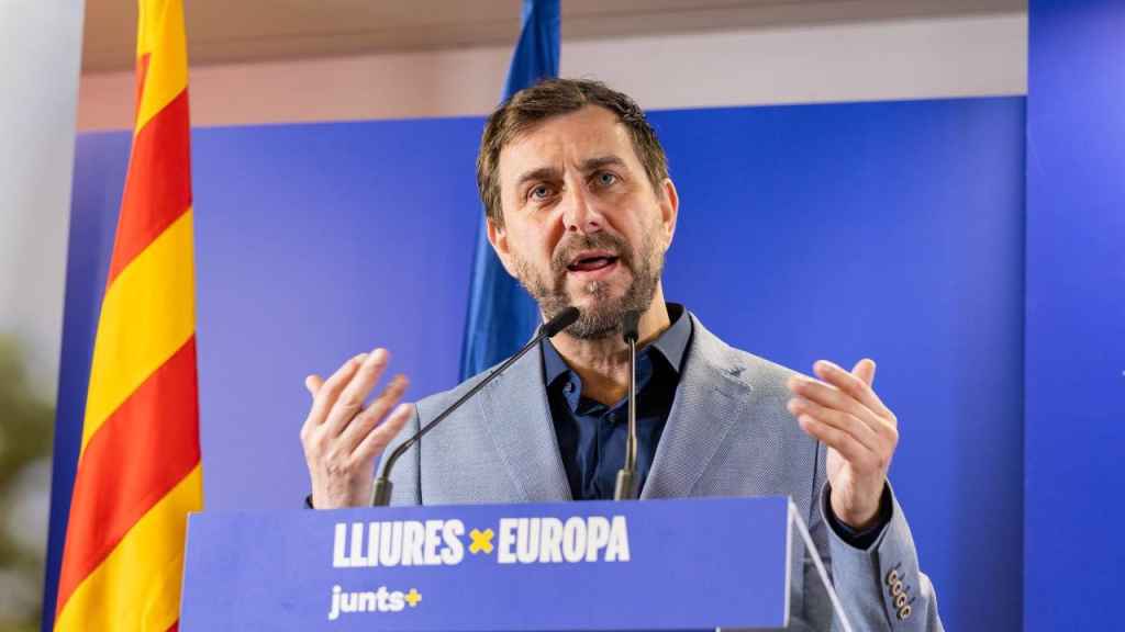 El candidato de Junts a las elecciones europeas, Toni Comín, en rueda de prensa desde Bruselas