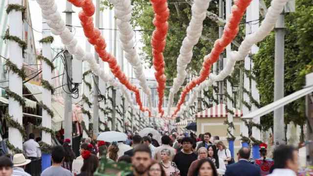 Paseantes en la Feria de Abril de este año