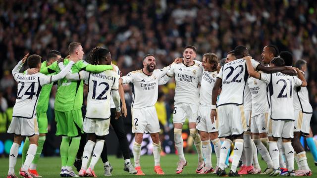 Los jugadores del Real Madrid celebran la conquista de la Champions League en Wembley